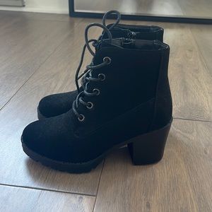 Girls Heeled Boots